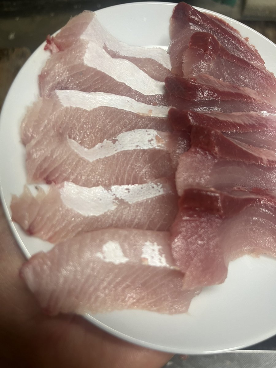 m_y_1219's tweet photo. 常磐ブリの腹の脂が美しい
まさかこの時期の太平洋のブリで
お腹が白くなってるとは😭 https://t.co/ykpLy9Ykrc