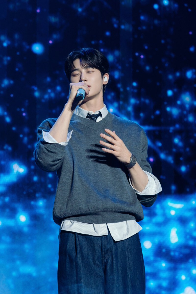 VARO_ent's tweet photo. [📷]

2026 ByeonWooSeok Asia Fanmeeting Tour
<The Secret Library> in Bangkok
Behind Photo 📸✨

🔗🐶 https://t.co/7Az30QuRj2

#변우석 #ByeonWooSeok
#바로엔터테인먼트 #VAROentertainment https://t.co/5ao30PIUYq