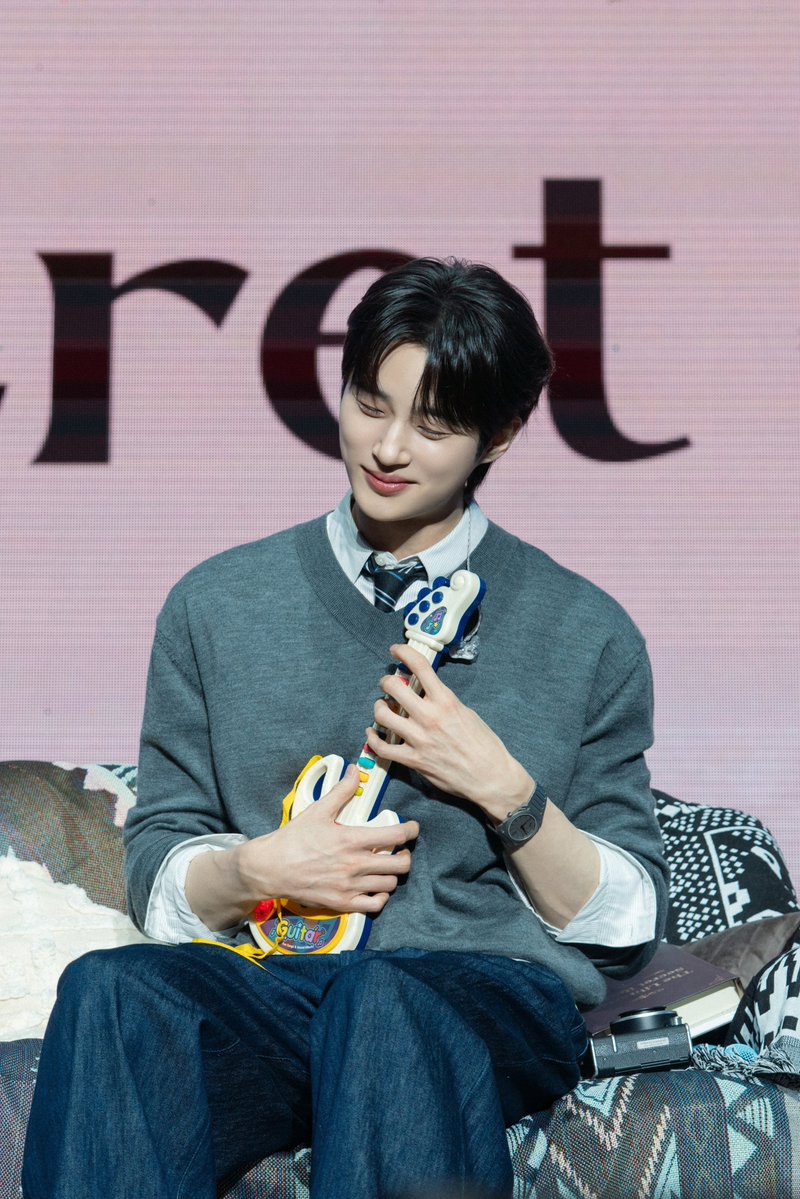 VARO_ent's tweet photo. [📷]

2026 ByeonWooSeok Asia Fanmeeting Tour
<The Secret Library> in Bangkok
Behind Photo 📸✨

🔗🐶 https://t.co/7Az30QuRj2

#변우석 #ByeonWooSeok
#바로엔터테인먼트 #VAROentertainment https://t.co/5ao30PIUYq