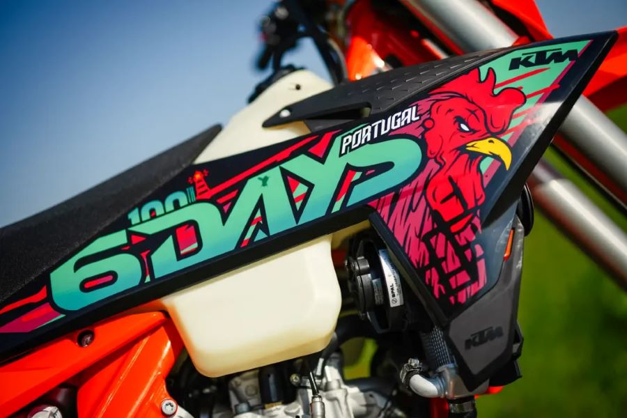 motodinamia's tweet photo. 🟠KTM 500 EXC-F 6DAYS: 100 años de enduro llevados al extremo
▶️Potencia, equipamiento exclusivo y tecnología de punta para celebrar los 100 años del ISDE en Portugal.
#ktm #sixdays #enduro #ktm500exc
https://t.co/zjFKuD0zW7 https://t.co/dG4J2R6I9X