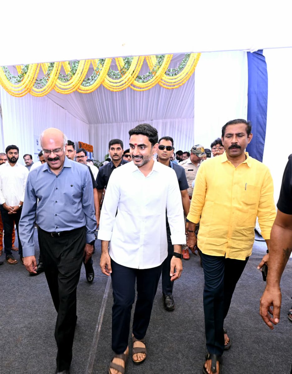naralokesh's tweet photo. One of India’s premier hospital chains ✅
₹2,000 crore investment ✅
1,000 beds ✅
9,000 jobs ✅
Vizag’s emergence as South India’s premier healthcare hub! 🚀🚀
@AIGHospitals https://t.co/TDLxnMrMSs