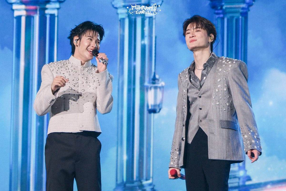 MilkNom505's tweet photo. ขอเติมรักจากเธอนิ๊ดดด..นึง @kristtps @stjinx_maya 🤭

SOTUS FRIENDSHIP NEVER ENDS

#SOTUS10thYearConcertD2 
#คริสสิงโต #ทีมพีรญา https://t.co/7ZSY6oAGlH