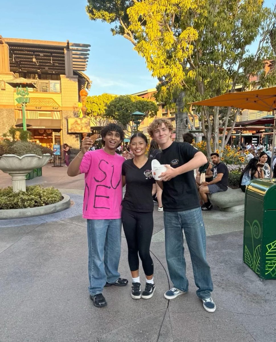percabrams's tweet photo. not them switching clothes 😭 https://t.co/xIfQS6ayfJ