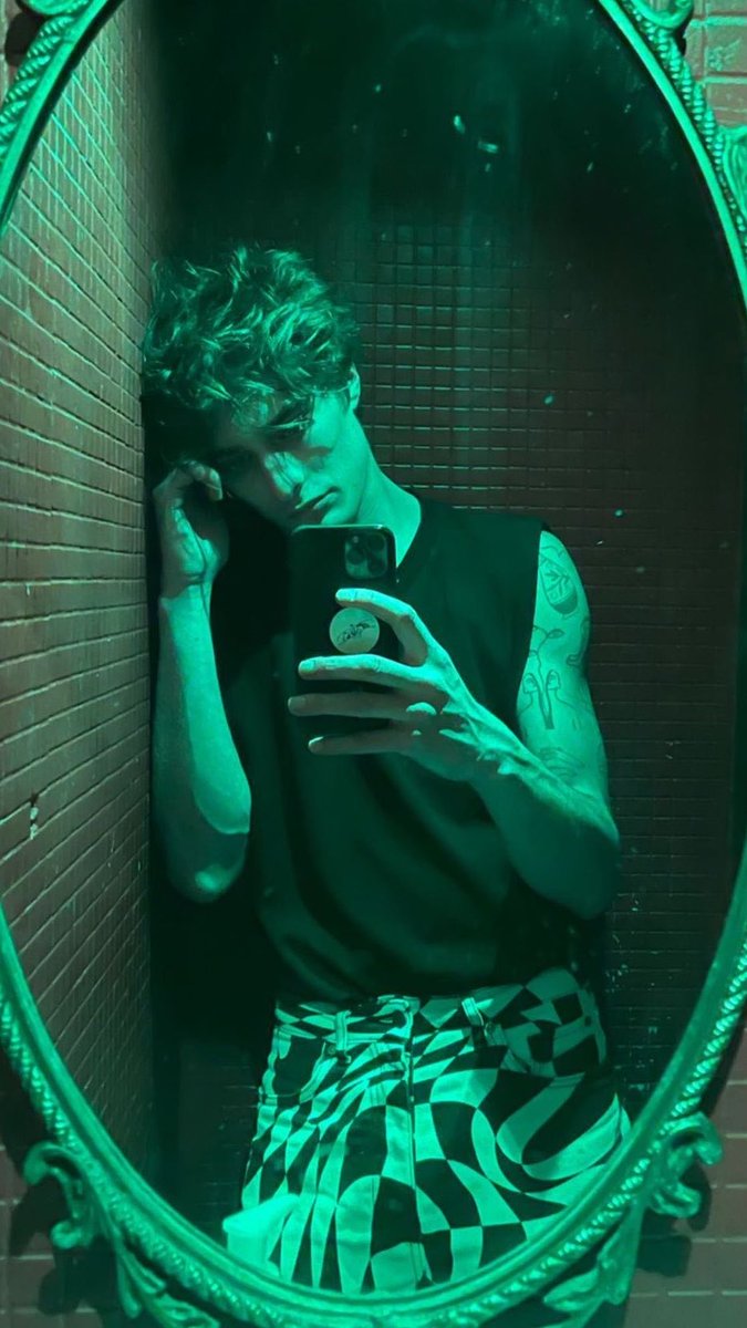 elupilled's tweet photo. maxence ft. his elu pop socket <3 🦔🦝 https://t.co/BnAOG1c2uG