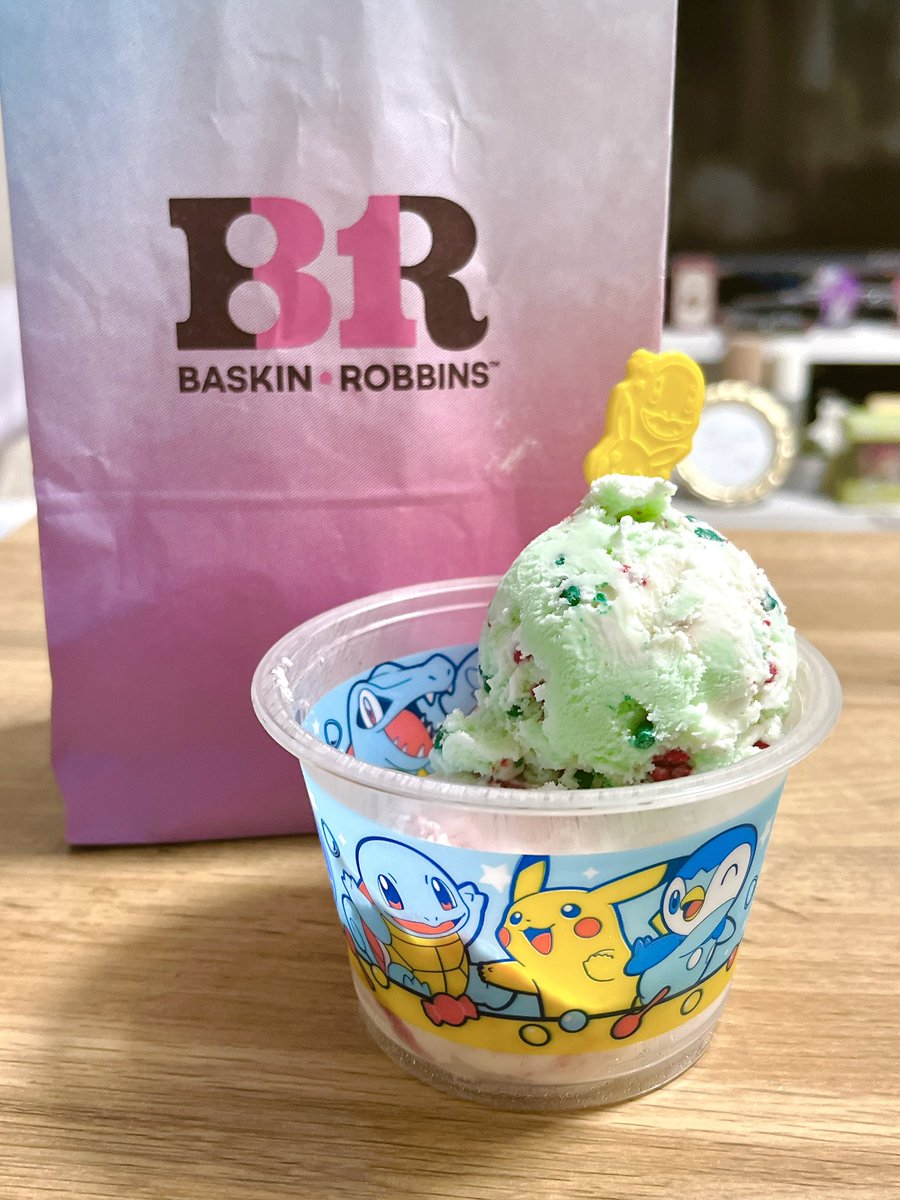 marumarema's tweet photo. 人生は自由なので風邪気味で会社を休んだくせにサーティーワンのアイスを食べてのんびりしてても許されるのです😌
心のコンパスに従った結果。🌊⛵️ https://t.co/bX3cgtwNMy