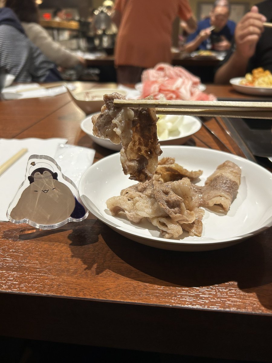 h4cker718's tweet photo. 出門完怎麼可能忘記最可愛的蒂兒呢
（🥢餵

#DearHere https://t.co/efm1JOBOIU