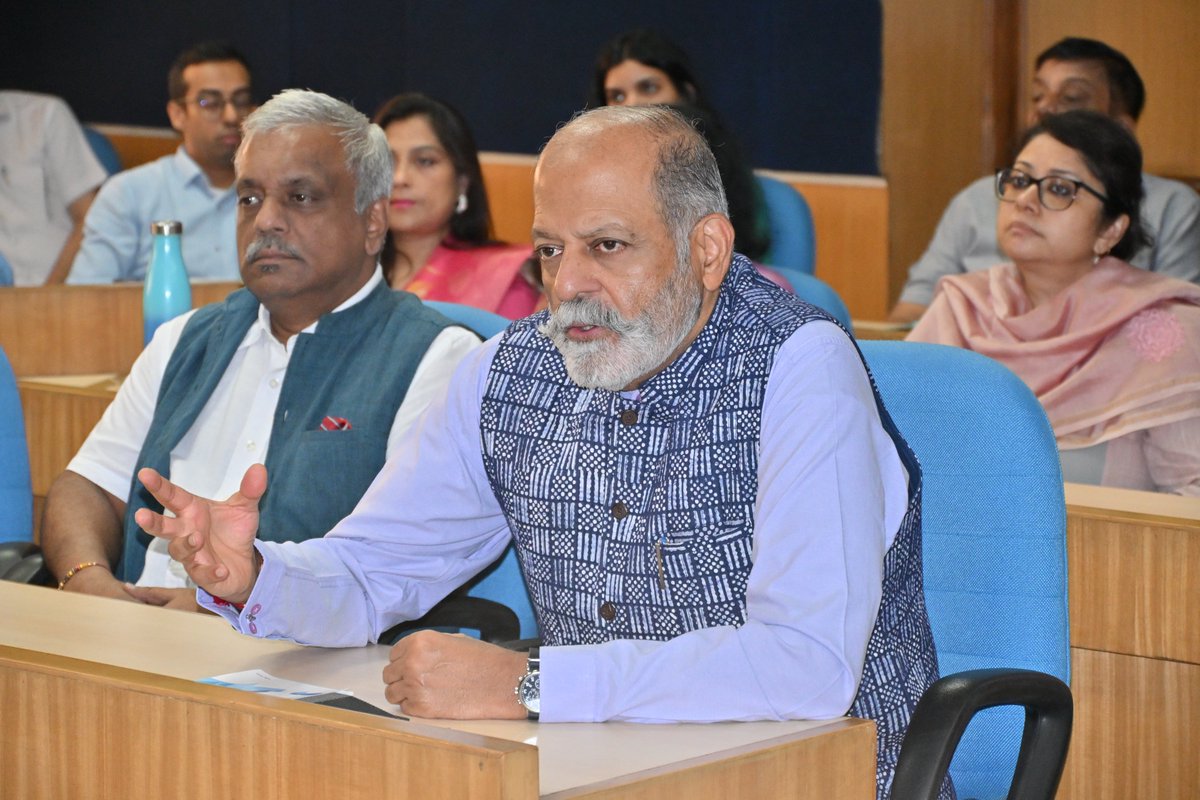 IDSAIndia's tweet photo. .@shayesN Research Analyst spoke on “Defence and Innovation Collaboration under the India-France Special Global Strategic Partnership” at the Monday Morning Meeting held at MP-IDSA. Col (Dr) @rajneeshsingh67 (Retd), Research Fellow, chaired the meeting. DG @SujanChinoy and @IDSAIndia scholars participated in the lively discussion and Q&A session.