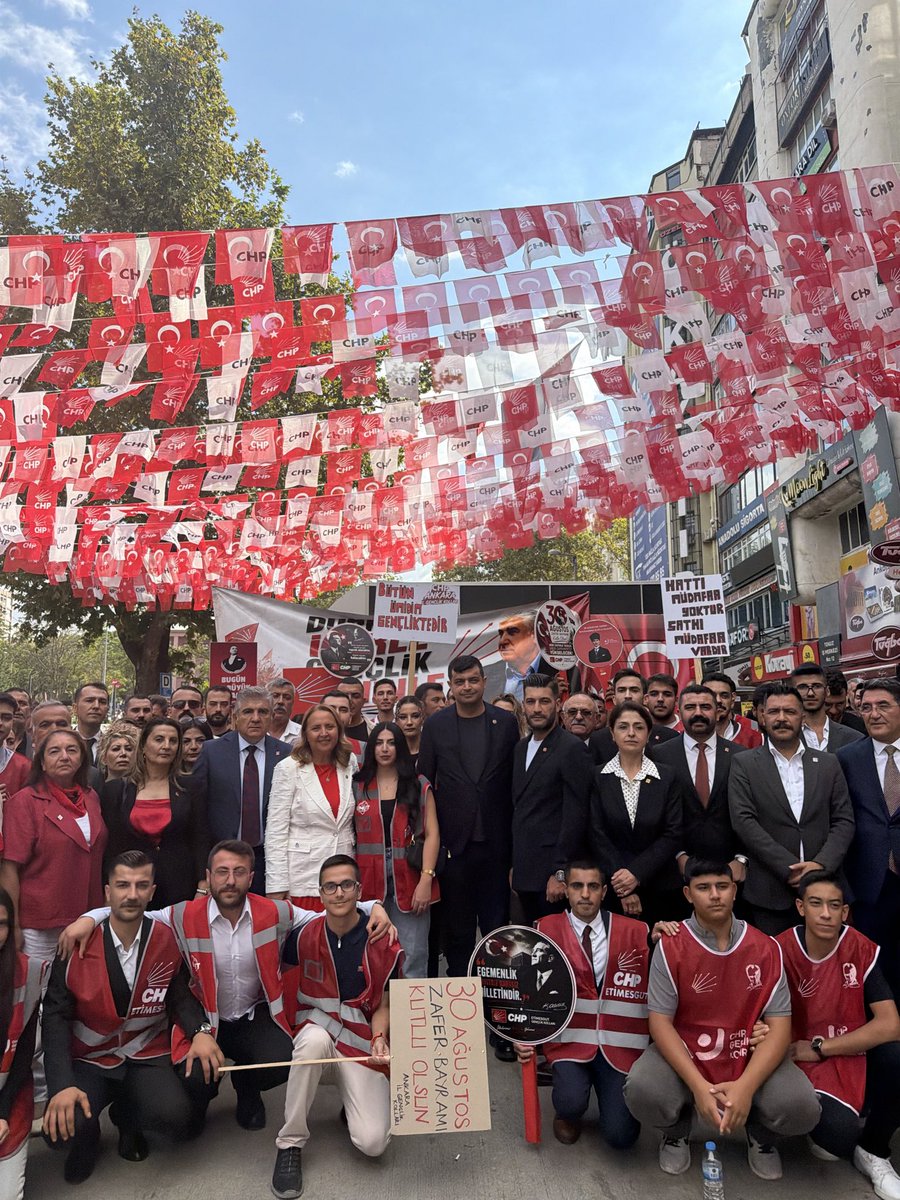 YildirimFahri's tweet photo. 30 Ağustos Zafer Bayramı'nın 104. yıl dönümünde, Gençlik Kolları Başkanımız Ozan Kul'un CHP Ankara İl Başkanlığımızdaki basın açıklamasına katıldık. Genel Başkan Yardımcımız, Milletvekilimiz, il ve ilçe örgütümüzle gençlerimizin yanındaydık. https://t.co/87hD4ScODP