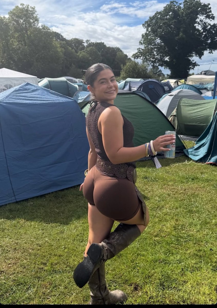 simpIrish_5's tweet photo. Danielle really does love showing off that Juicy Ass, Jesus! 🍑😱🥵🥵🥵
#DanielleMcFadden #Irish #Influencer #ElectricPicnic #Ass #juicy #cake #Booty #wankchat #nsfwtwt https://t.co/sTrMgBPQhg