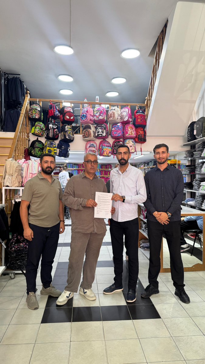 Dernek412's tweet photo. Derneğimiz ve Kadir Tekstil arasında imzalanan protokolle Özel gereksinimli ailelerimiz okul kıyafetleri ve diğer ürünlerde nakit alışverişlerde %20 kart alışverişlerinde %15 indirimde faydalacaklar, anlaşmanın derneğimiz ve ailelerimiz adına hayırlı olmasını diliyoruz.i https://t.co/e92nXzphIK