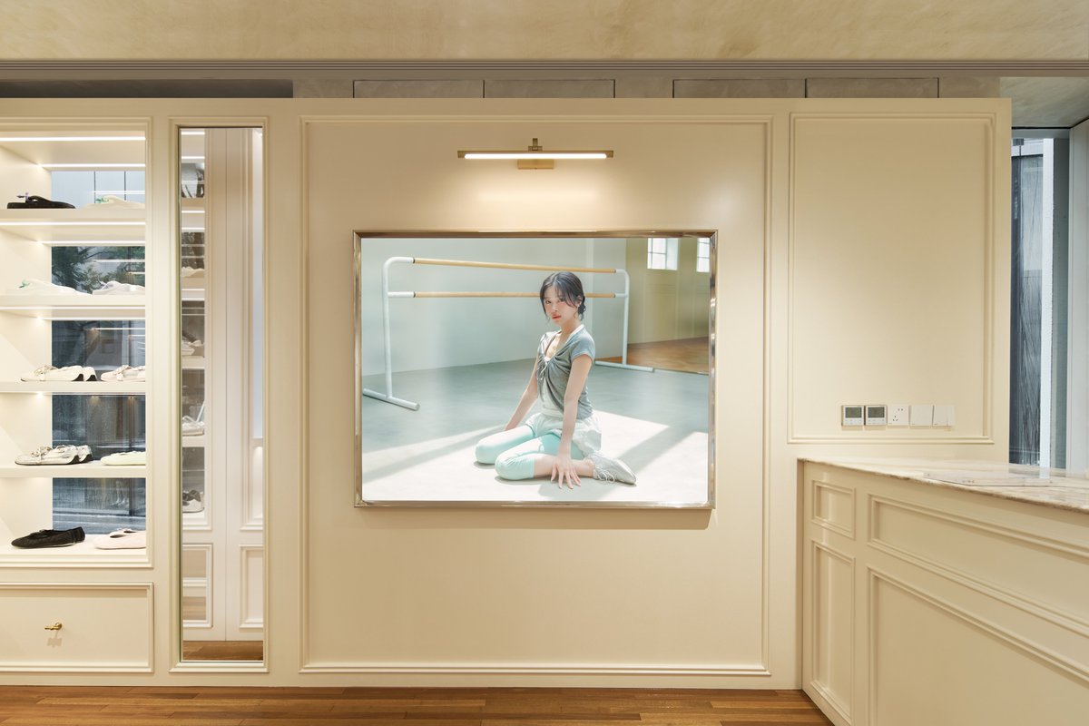 SRJ_Global's tweet photo. #RYUJIN’s MINUET ad at GOODBAI stores in Shanghai and Shenzhen. https://t.co/AF1M3LY3xO