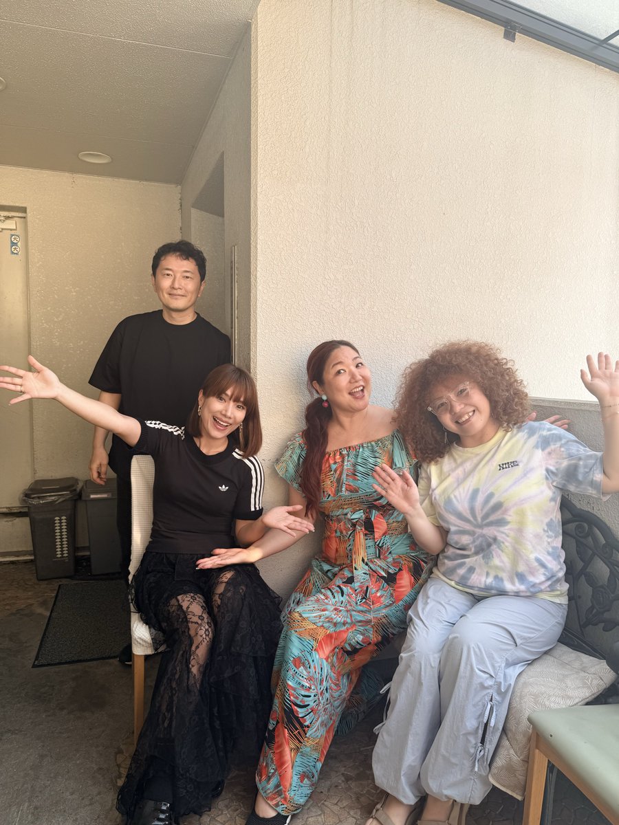 Jazztronik_'s tweet photo. 久々にJazztronikの歌モノに焦点を当てたライブ「Sing Jazztronik」を開催します！今回は有坂美香、ソラナヒトミ、そしてTiAの3人と僕とでライブを行います。

美香ちゃんは僕の作品やライブに長年参加してくれているので皆さんご存知かと思います。ソラナさんとTiAさんについて軽くご紹介します。

ソラナさんは髭男をはじめ、数多くのアーティストのライブで大活躍中のボーカリストです。TiAさんは、自身のゴスペルチームを引き連れアメリカへ渡り、なんとアメリカのゴスペル大会で優勝するという物凄い快挙をなしとげました🎉

こんなスーパーボーカリストが3人揃っての歌ライブとなります。東京、福岡、神戸で開催します。みなさんぜひ来てください！

「Sing Jazztronik」

東京公演
2026.11.1 (日)
会場：銀座Swing
OPEN 16:00 | START 17:00
https://t.co/Mnz2pIt2fn
（一般発売8月19日から）

福岡公演
2026.11.27 (金)
会場：アクロス福岡円形ホール
OPEN 18:00 | START 19:00
https://t.co/yAdnE7GYpi

神戸公演
2026.11.28 (土)
会場：KOBE QUILT
OPEN 16:00 | START 17:00
https://t.co/F2WN2LnMeZ

#歌 #シンガー