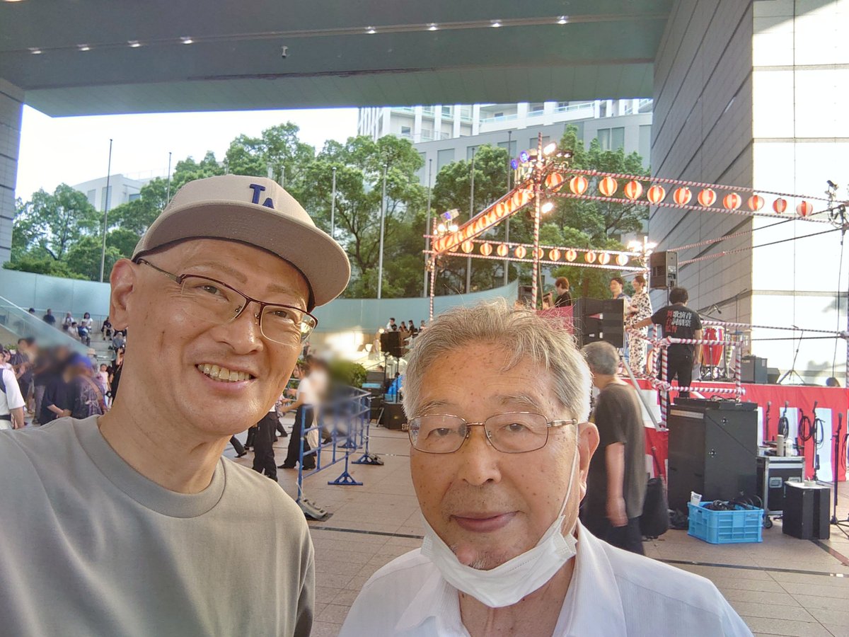 kuyamasanori's tweet photo. 北区で開催される最後の夏祭り「中之島なつまつり」にお邪魔しました。
次の用事があったので早めの参加となりましたが、既に沢山の方が来場されていました。
中之島の町会で初めての出店てあるスマートボールすくいには地元の子どもたちも楽しんでおりました。
なにわ筋線が建設中ですが、これから更に注目される中之島エリアが商住一体エリアとして、魅力ある街へと発展出来る様に尽力して参ります。
#くやまさのり
#大阪維新の会
#大阪府議会議員
#大阪市北区