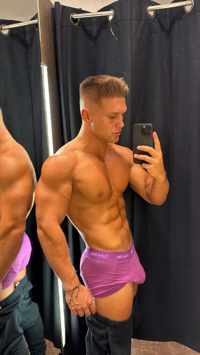Chriswrestler44's tweet photo. How do you like your man to be https://t.co/pvAXzJJ0QM