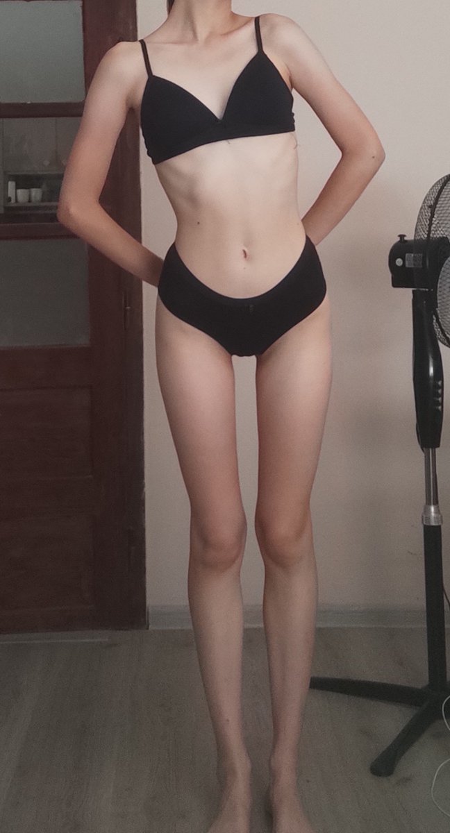 635kcals's tweet photo. this is either bmi 15.4 or bmi 15.0 cause i dont know my height what do yall think https://t.co/rRszwb8A8O