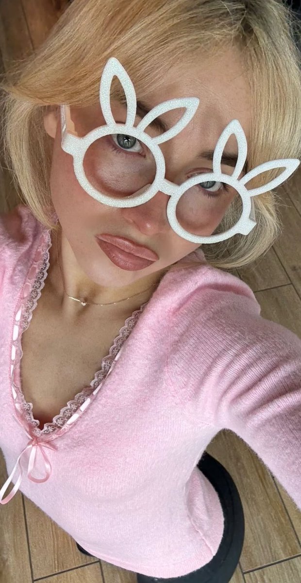 lietochloe's tweet photo. reminder this photo exists https://t.co/eQysXvWLYl