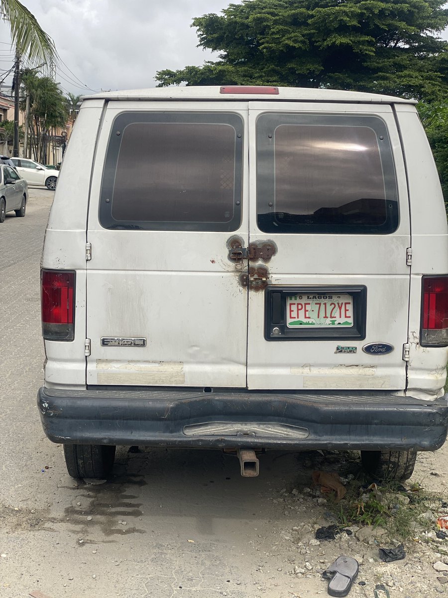 GidiOracle01's tweet photo. Greetings, Daddy general.. 

I’m selling this clean, registered FORD cargo BUS. Every business needs an engine like this for sound deliveries and won’t keep you stranded. 

Did you ask how much ?!

🏷️N4,000,000 and it’s negotiable. https://t.co/LTiLmgwC3j