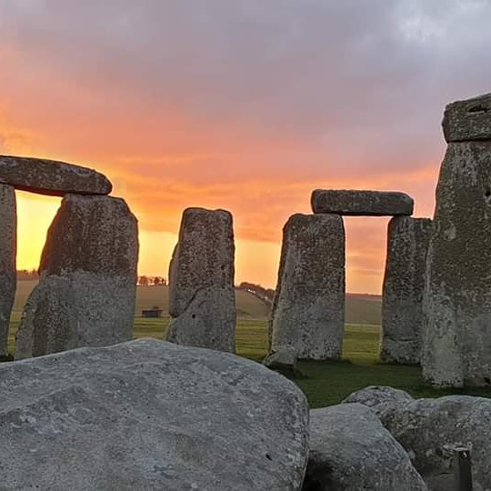 ST0NEHENGE's tweet photo. Sunrise at Stonehenge today (31st August) was at 6.19am, sunset is at 7.55pm 🌤 https://t.co/TT1nSIP2rc