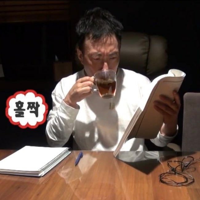 Bacom_zip's tweet photo. @crack_ai_ 욜ㅋ 일 잘하는데~ 상으로 돈쭐을 내줘야겠구만 이리온나 (찰싹 찰싹) https://t.co/PLhDjYSl0z