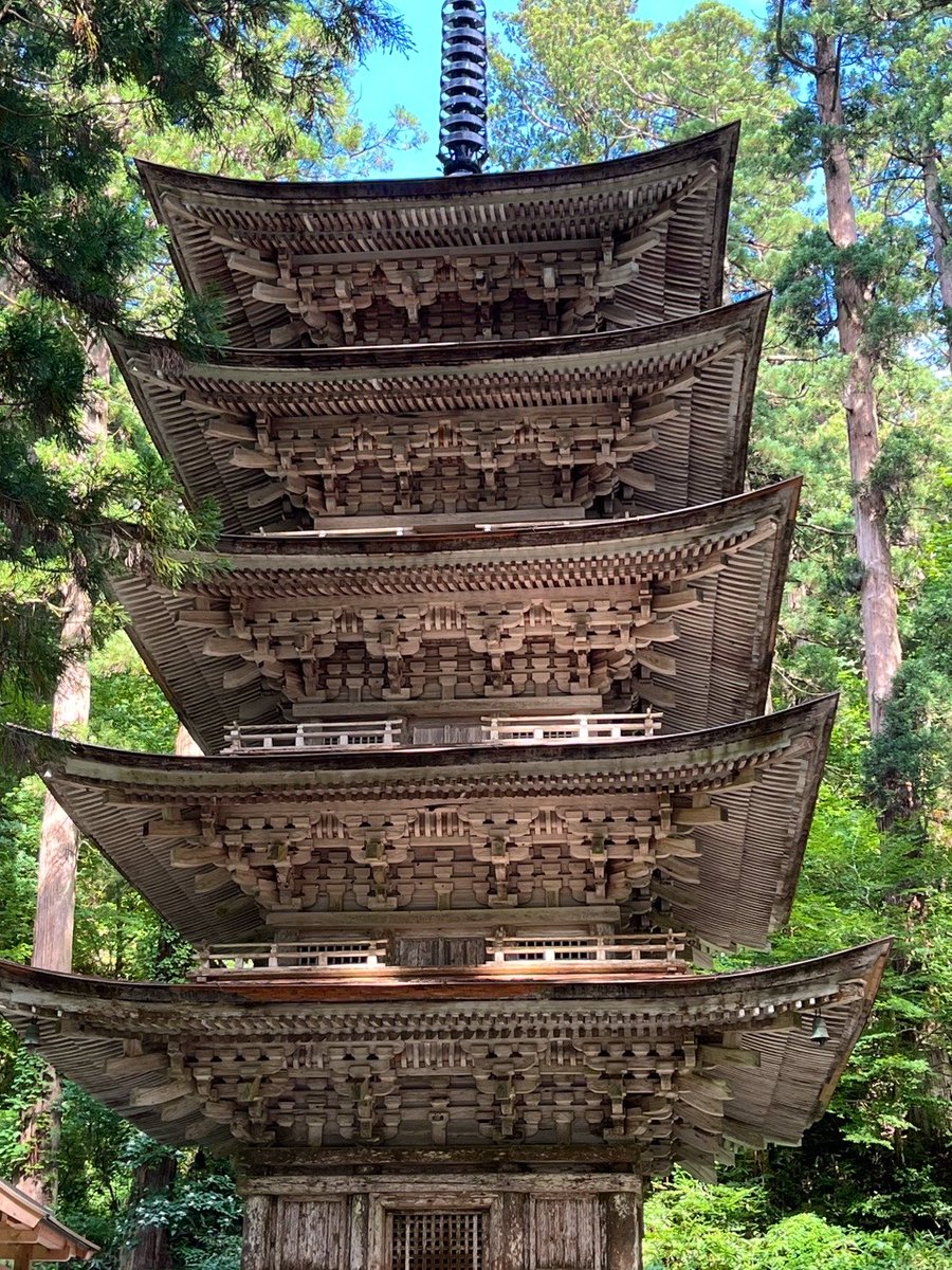 DSSosato2D's tweet photo. この夏の思い出。

✶羽黒山五重塔
✶クラゲ花火
✶蔵王温泉 https://t.co/VxmO749hU5