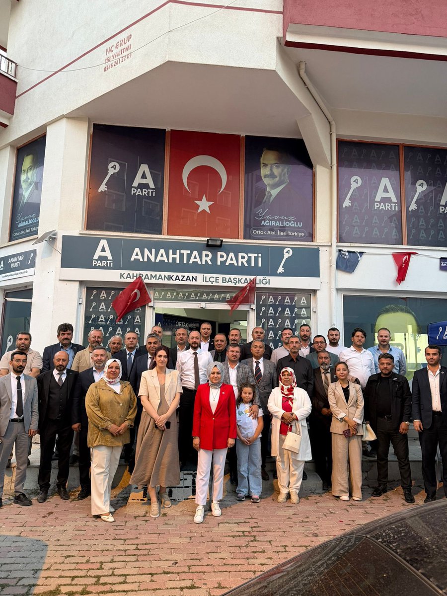 anahtarparti06's tweet photo. Kahramankazan 2. Gastronomi ve Kavurma Festivali’ne, İl Başkanımız Sayın Ömer KORKMAZ, Kahramankazan İlçe Başkanımız Sayın Durali GİRDAP, ilçe başkanlarımız ve il-ilçe yönetimlerimizle birlikte katılım sağladık.

Festival alanında hemşehrilerimiz ve esnaflarımızla bir araya gelerek sohbet ettik, hayırlı ve bereketli kazançlar diledik.

Kahramankazan’ımızın kültürünü, yöresel lezzetlerini ve esnafımızın emeğini buluşturan bu güzel festivalin hayırlı olmasını diliyor, emeği geçen herkese teşekkür ediyoruz.