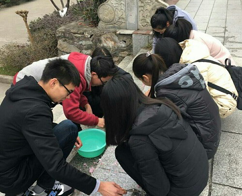 Weendiz's tweet photo. Hi everyone! Our campus photography club is holding a free street photo walk this Saturday (3 PM at the school gate), open to all photography lovers—bring your cameras u0026 snap amazing moments together! Sign up via the club WeChat group before Friday. https://t.co/c3KA6xok9g