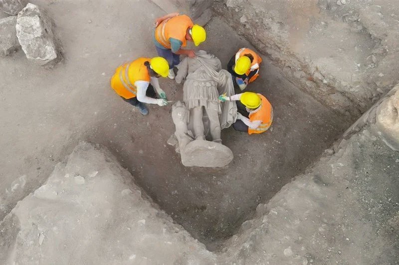 arkeoloji_sanat's tweet photo. Burdur’da İmparator Hadrianus Heykeli Bulundu.
https://t.co/SpH5zDa6hH https://t.co/fFxu7BjoWN