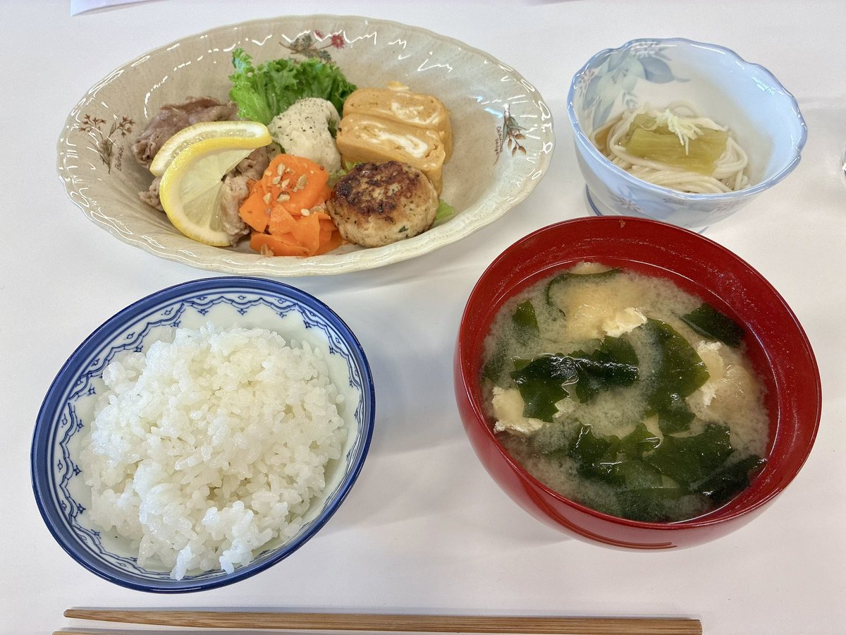 kakeRi0n's tweet photo. #秋田～ランチポケカ3401部

飲酒アンチがヤニねこにハマって3401注文した結果、「酒うめー！」しか言わないテンプレ酔っ払いが出来上がりました。 
飲酒ポケカダメ。ゼッタイ。
俺もサイゼで3301と3401キメてえなあ！ https://t.co/960MU85U83