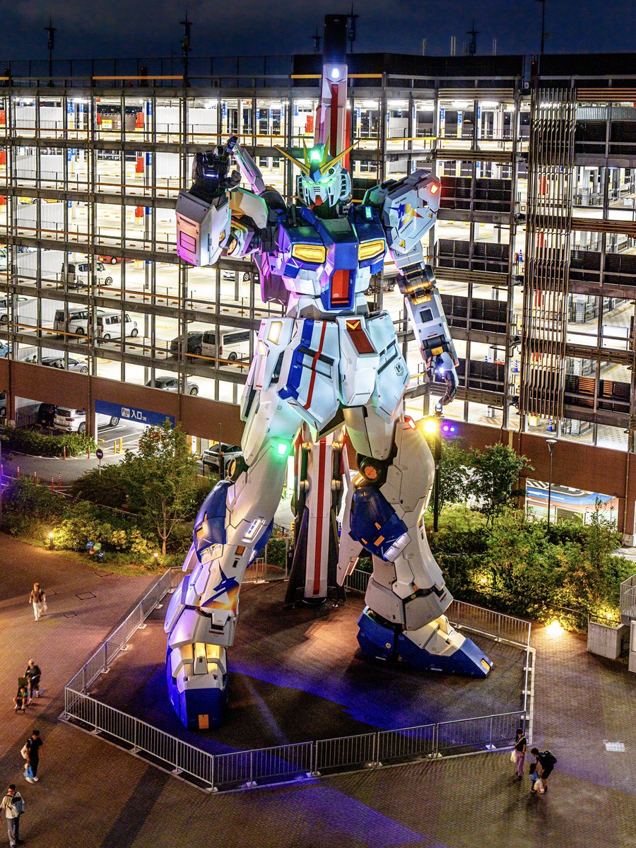 wakaru9922's tweet photo. 実物大ガンダムが恋しくなったら、是非福岡へ。 https://t.co/eJ8nPTifAq