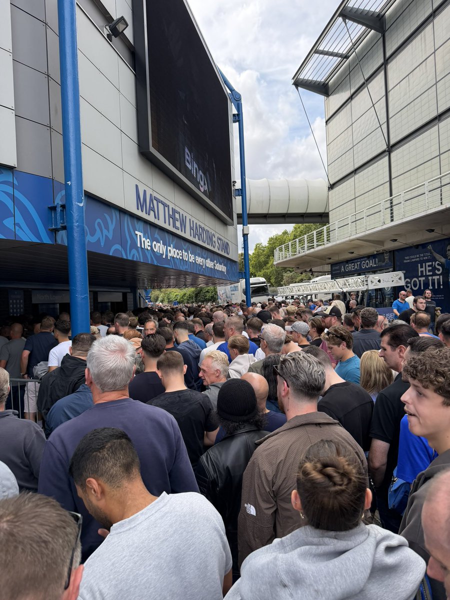 wilson979797's tweet photo. Best home end in a while on to Arsenal up the Chels @granthamriley17 🙌🏾⚽️💙 https://t.co/Sf3vaFIhE4
