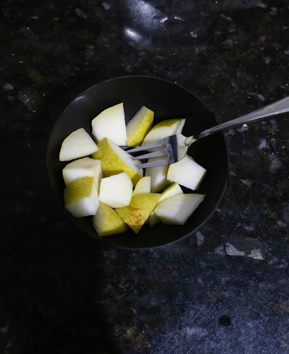 Kyraorc's tweet photo. Café da manhã: PÊRA🍐 https://t.co/KKZEFHORRf