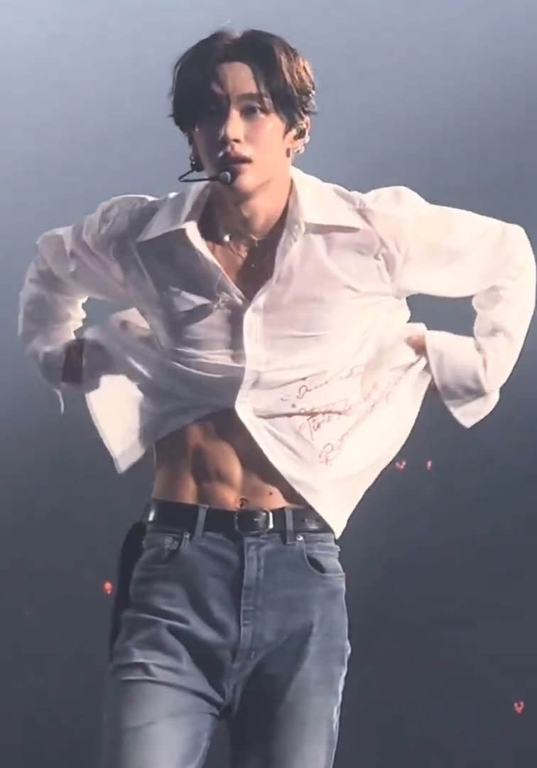 ishiteruyobabe's tweet photo. ผู้ชายคนนี้เคยพูดว่าผมมีซิคแพค 365 วัน🥺 https://t.co/lmC7QCNJZm