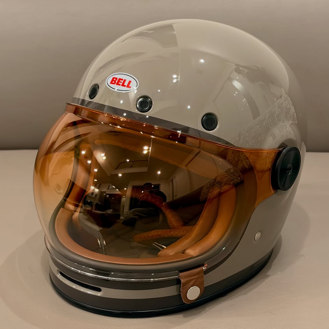 DavidJarosoi's tweet photo. I repainted my bike, so I let go of my dark green SHOEI Glamster “HEIWA MOTORCYCLE” helmet and chose this BELL Bullitt LANE MOCHA to match its new champagne-gold color. Adding a hard-to-find amber-gradient bubble shield with brown tabs gives it an https://t.co/qwNAcSvEYZ