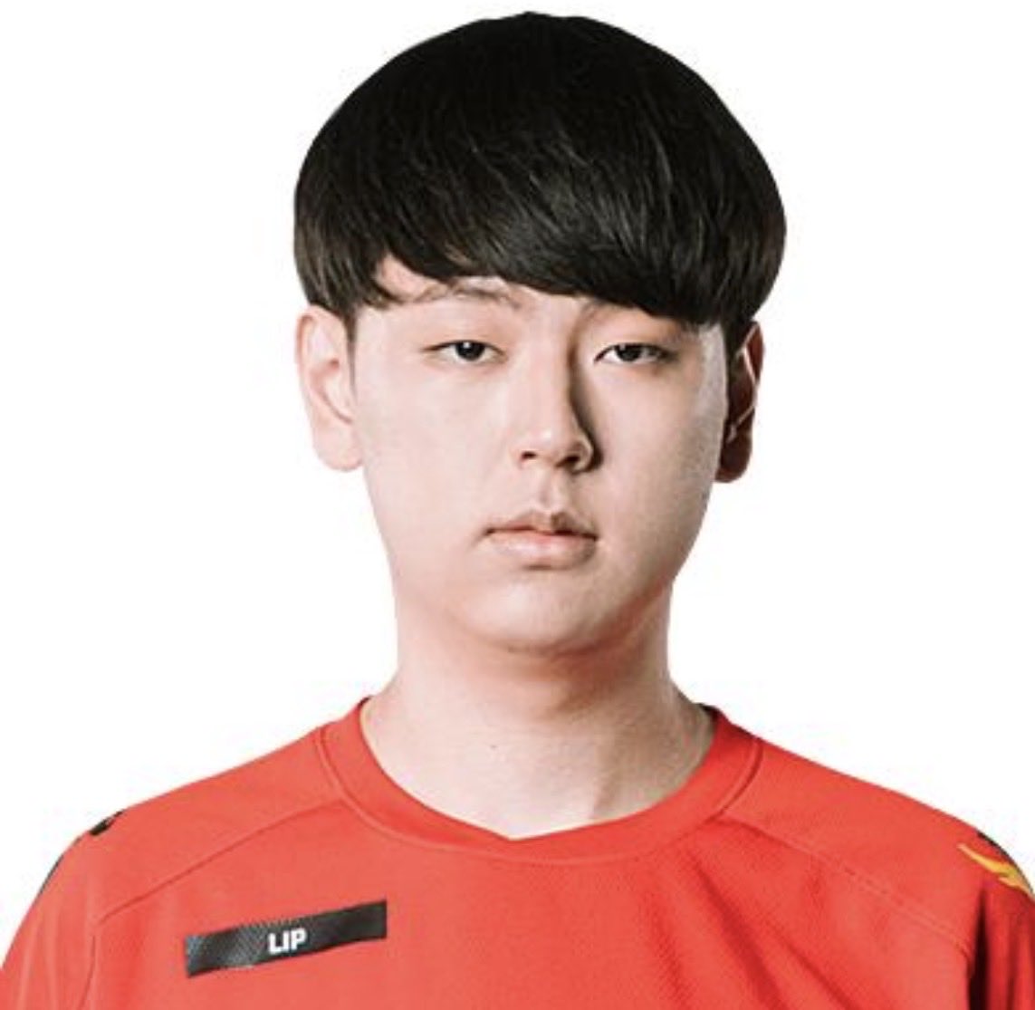 uutamuutam's tweet photo. CR LIP選手の使用マウス🖱️

「Logicool G PRO X SUPERLIGHT 2」

・約60g
・左右対称
・ワイヤレス
・DPI：800

世界トップクラスのDPSが選ぶ定番マウス。 https://t.co/rnaSJz7o3T
