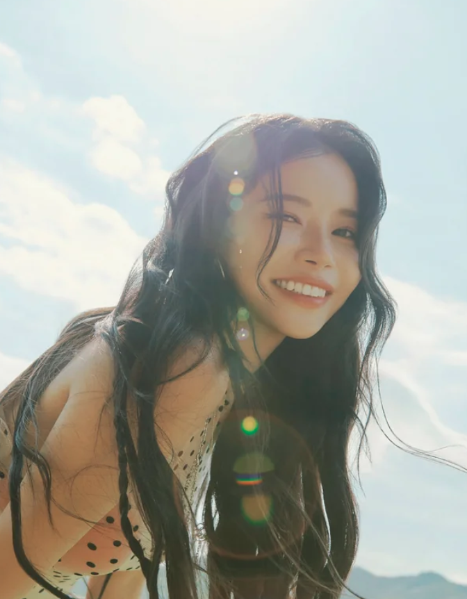 AboutMusicYT's tweet photo. MAMAMOO's Solar opens up about being attacked by a man in Los Angeles.

She revealed that she was walking through the city with her team when a man suddenly approached them, began cursing in English, and threw a chair at her. Her managers intervened and stopped him before he eventually left. Solar said the wooden chair broke upon hitting her and left a bruise on her leg.