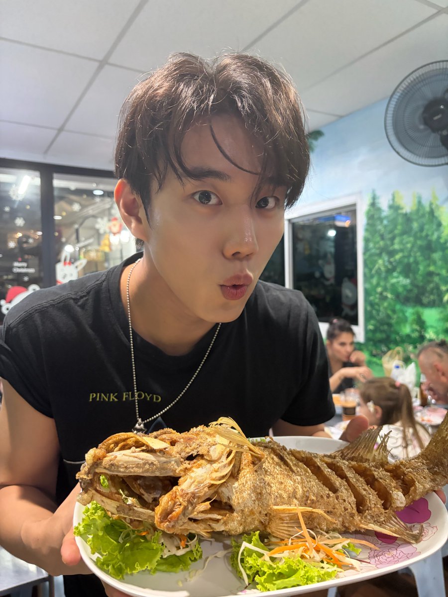 P1H_members's tweet photo. 힙맨 인탁행님 생일 축하드립니다🎂
항상 밝고 에너지 가득한 모습 보면 저도 기분이 좋아집니다
요즘 아주 사이좋게 지내서 좋습니다 https://t.co/99csUmmQap