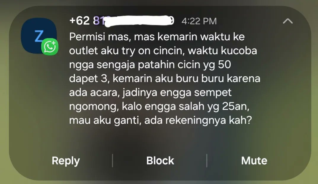 JasmineAlizb1's tweet photo. Beberapa hari yg lalu dapat laporan dr anak toko kalo ada yg rusakin barang display, eh gataunya si customer itu wa gini. Emang kadang dapat customer yg jujur juga bagian dari rejeki. Respect mas. Udah gak gaperlu di ganti yg penting jajan di tokoku lagi ya mas https://t.co/uXKmy5YsC3