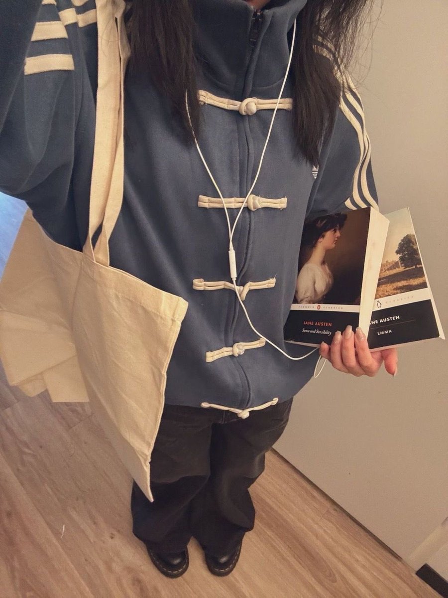 avesrainn's tweet photo. uni season is upon us again so new account intro !! 🗝️
.ᐟ 3rd year biomed student 🧫🔬
.ᐟ film and music enthusiast 🎞️🎧
.ᐟ nature lover 🌲🍂
.ᐟ beginner artist ✏️🎨

♡/↻ is appreciated !! 

#studytwt #collegtwt #promotwt #arttwt #filmtwt #musictwt #archivetwt https://t.co/sDgkAWozSF