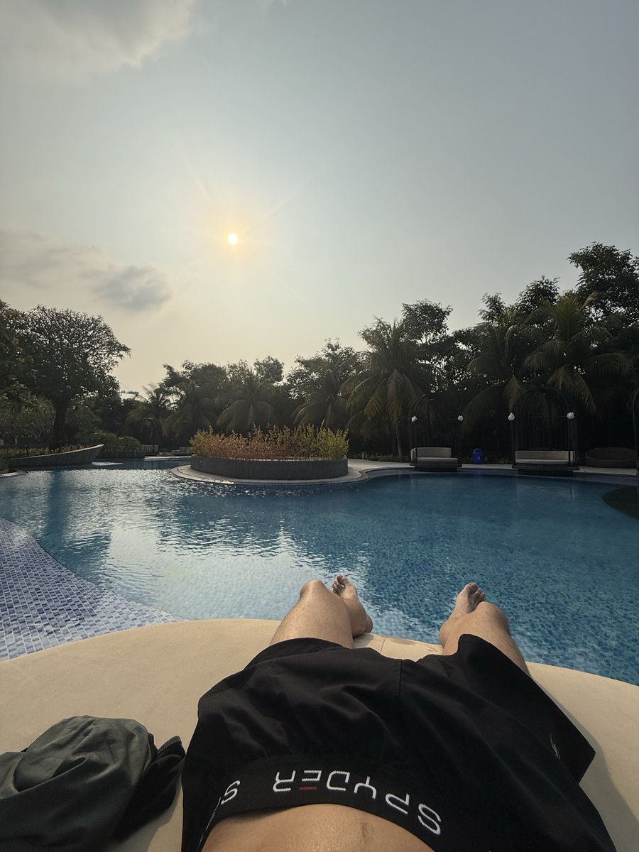 EJ51dw's tweet photo. getting tan https://t.co/RTkOuZ7oh0