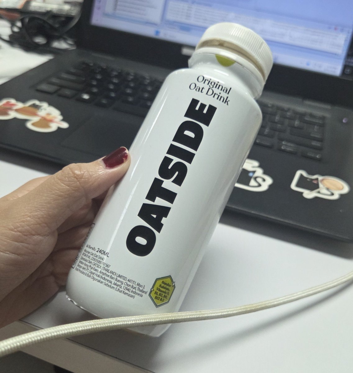 piinkerbells's tweet photo. @Oatside_ID Coping mech ku: beli fresh flowers buat kamar, nonton konser & standup comedy, main game sesempatnya, min 🤍
Btw kebetulan hari ini minum yg Original ku tambahin kopi saset+stevia🤣
#OATSIDEcoffee #giveaway #giveawayOATSIDE https://t.co/ywnLKr5D04