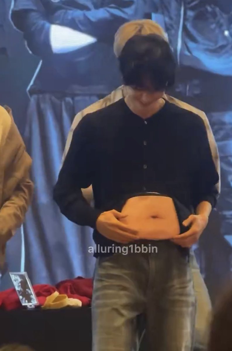 ONLYWONBIN_TH's tweet photo. .          สิ่งที่เห็น           vs        ความเป็นจริง https://t.co/Q9FLZ5MnZM