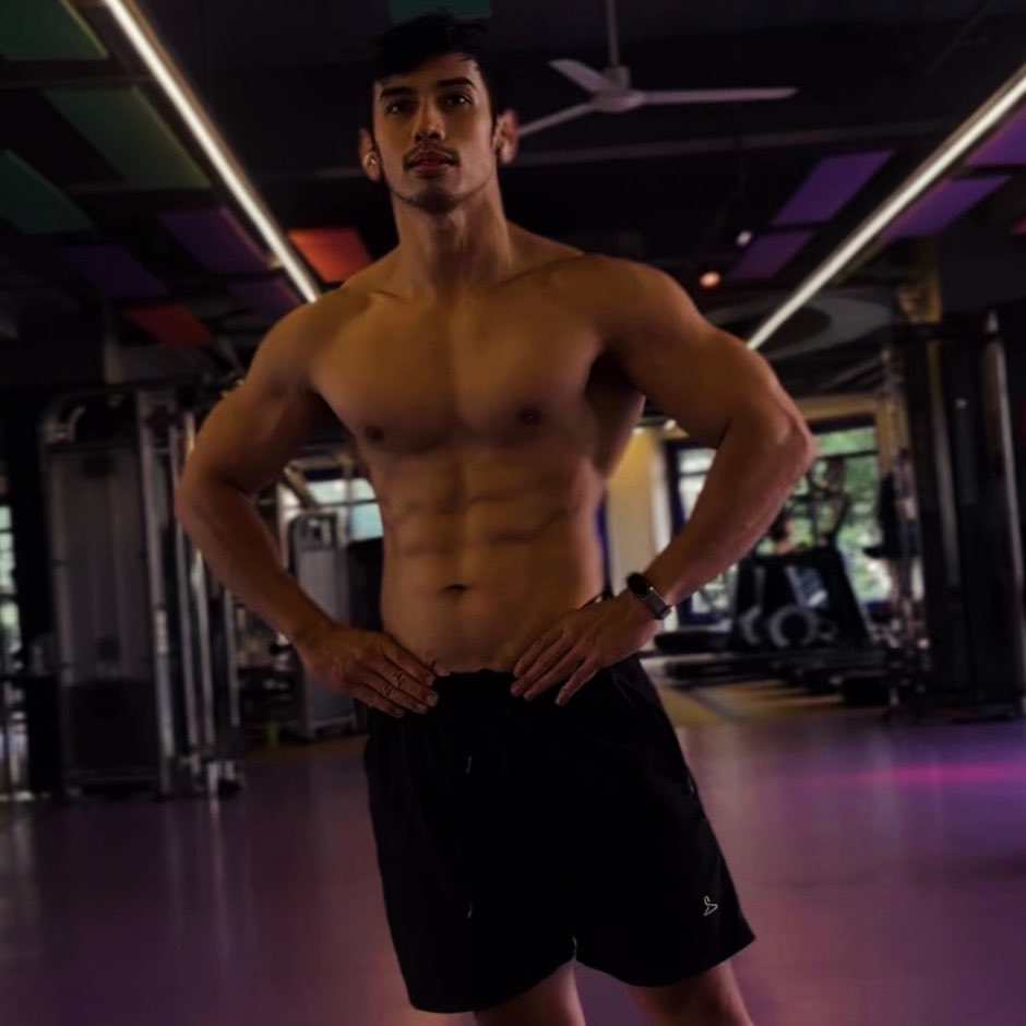 PMuscleboy1's tweet photo. Enough to keep you looking 👀 https://t.co/m09CIpsHJi