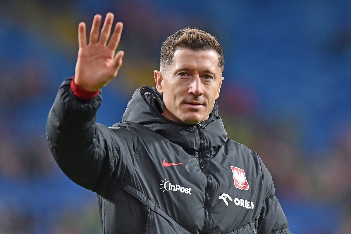 Transfery_'s tweet photo. 🚨 © Robert Lewandowski ma dostać powołanie i pojawić się na najbliższym zgrupowaniu reprezentacji Polski! 🇵🇱

Lewy ma zagrać w meczu z Bośnią i Hercegowiną, a zaraz po nim wrócić do USA, aby przygotować się do meczu z Vancouver Whitecaps!

🗣️ "Jak się dowiedzieliśmy, kapitan i selekcjoner mają znaleźć kompromis. Lewandowski ma zagrać z Bośnią, a później dostać zgodę na powrót do Stanów Zjednoczonych. Rozmowa ma dotyczyć też logistyki ewentualnych następnych zgrupowań, jak i całej przyszłości w kadrze."

ℹ Super Express