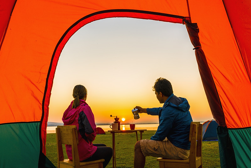 KelleyKaylee's tweet photo. Woke up to the sound of birds, sipping hot coffee under starry skies at our campsite. This is the peaceful reset I needed https://t.co/37haZeB3MU