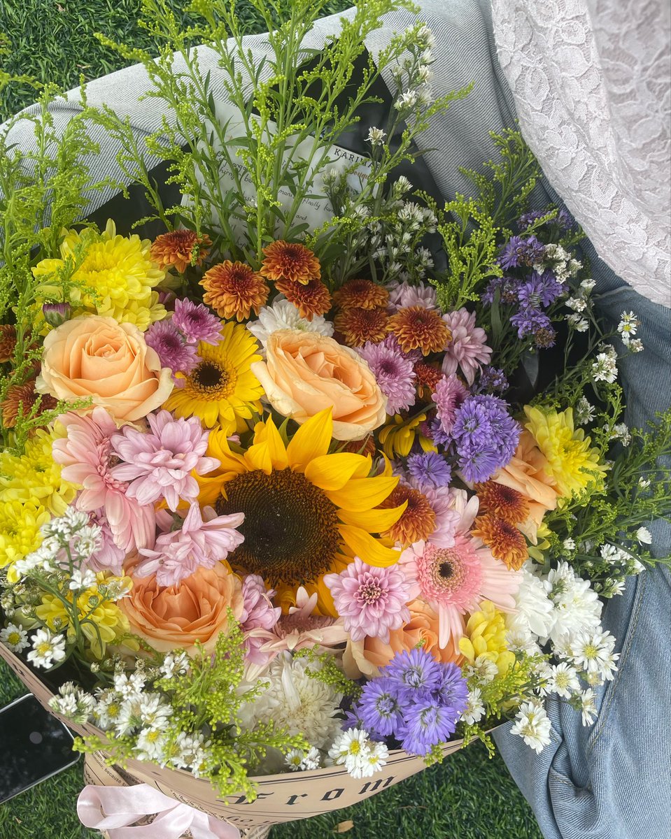 madebytaliaa's tweet photo. just a girl 💐 https://t.co/ghKXr4PQji