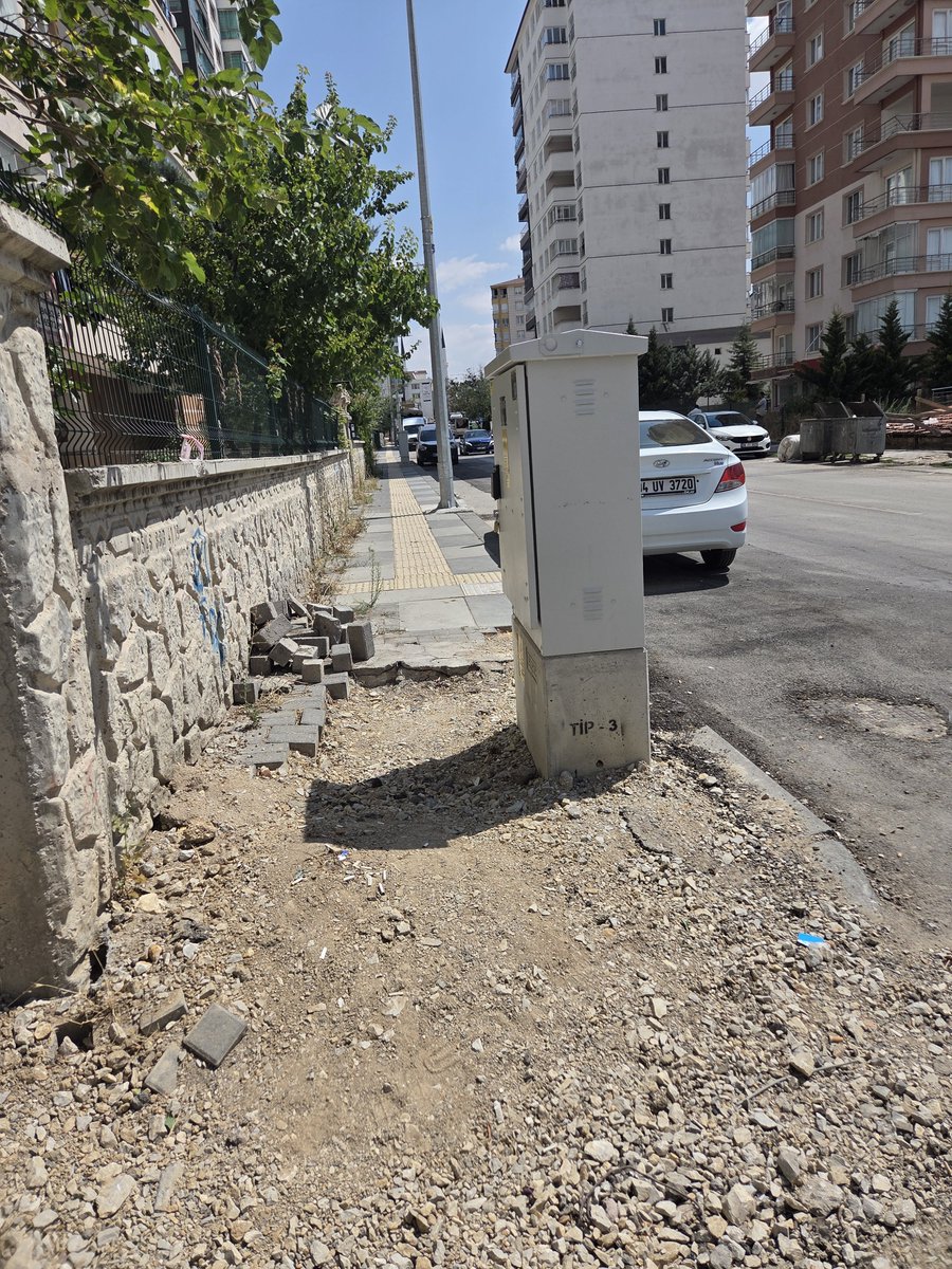 Mustafa_TC06's tweet photo. Merhaba.Demirdağ caddesi üzerinde elektrik altyapı çalışması oldu kaldırımların düzeltilmesi gerekiyor çalışma yapabilir misiniz? 779 kesişimi Aydem apartmanı önü @ankarabbld ayrıca sokak arasında da kaldırım düzenlenmesi gerekiyor @yenimahallebld https://t.co/t5xp4nrqP4