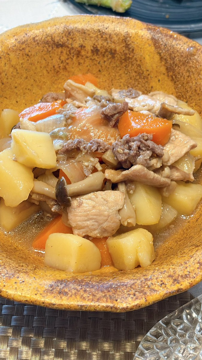 dishes_plates's tweet photo. #家食

#枝豆ニンニク麹炒め
#肉じゃが
#桃とモッツァレラチーズのサラダ https://t.co/TPrxaeJ7lf