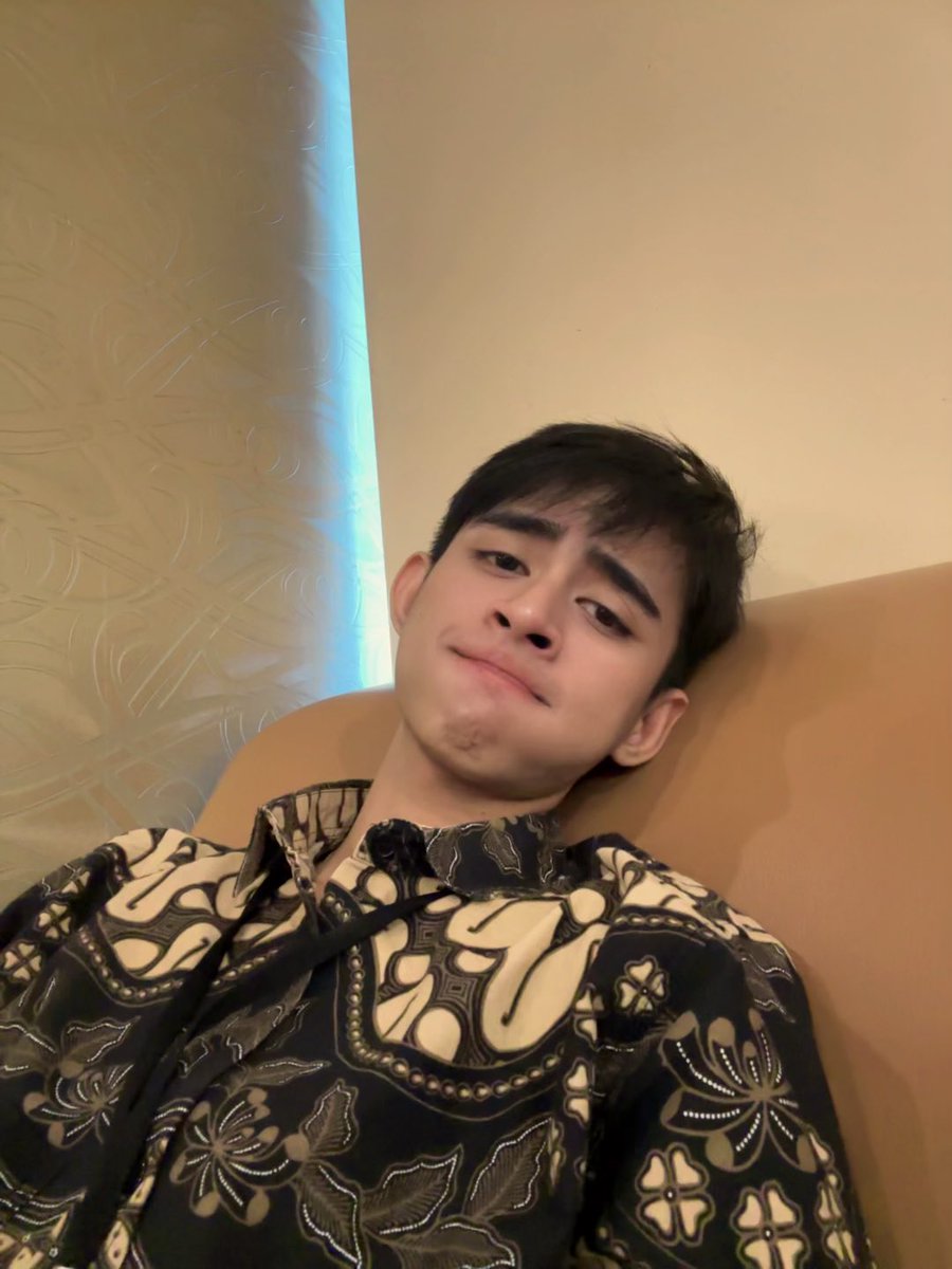 kryzy_boy's tweet photo. kerja!!!!!! https://t.co/KFrtHvvAdt