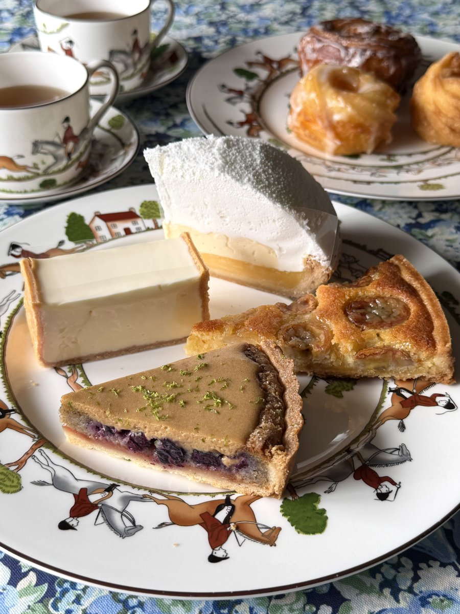 pecoros6's tweet photo. Equal
🍋レモンメレンゲパイ
ふわしゅわ儚い淡雪メレンゲにレモンカードの酸味ギュウン
🥥ココバナナタルト
ココバナナ×ダマンドの幸せ確約コク深ハーモニー
🫖アールグレイタルト
アールグレイ茶葉薫発フランジパーヌからブルーベリープルーンが溢れ奥深く華やか

安定のチーズケーキ含め全部美味ラブ https://t.co/IinXvlVyDU