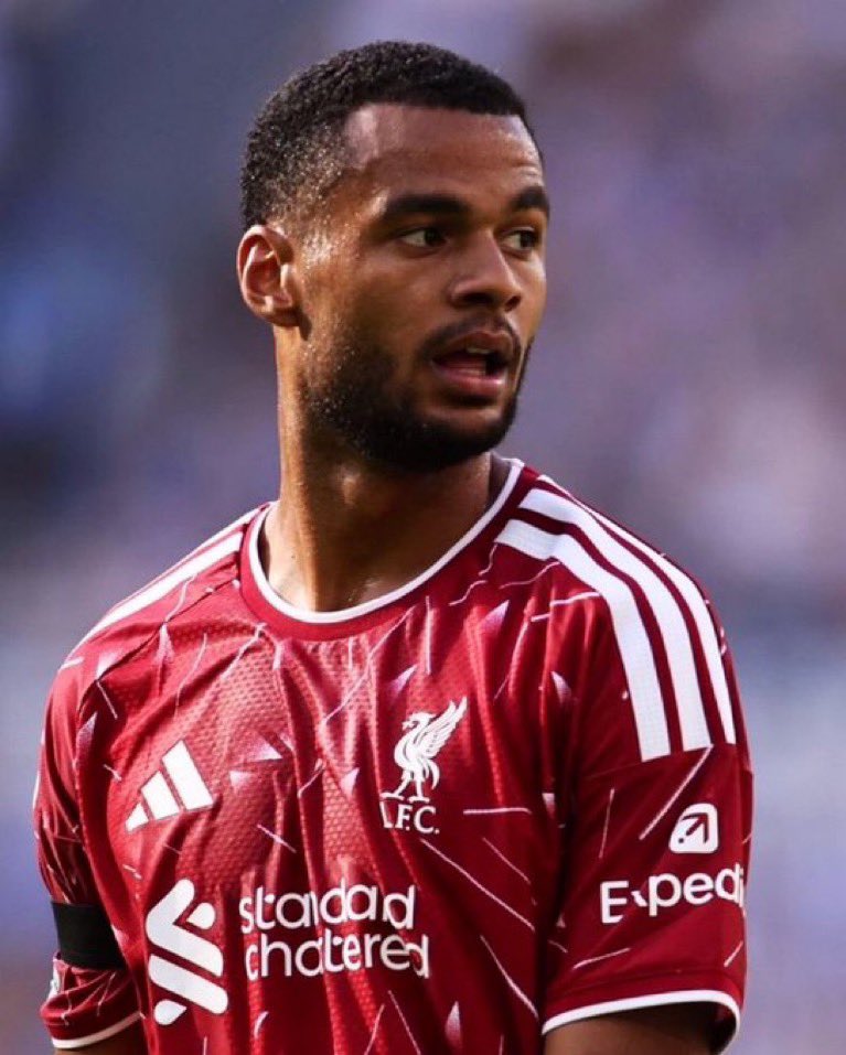 XWorldTransfers's tweet photo. 💣
Cody Gakpo to Manchester City looks set to be OFF!! 

As things stand Liverpool have to sell a foreign player before another foreign player can come through the door ❌ 

This now makes things a lot more tricky to find a Gakpo replacement should City pull the plug on the deal and #lfc recruit it would leave an ineligible player. 

Should Giorgi Mamardashvili leave the club this window would not free up a spot because of the addition Lucca Brughmans would then STAY! 

Federico Chiesa or Cody Gakpo are the most realistic options to leave and time is ticking 🕰️ 

@LFC